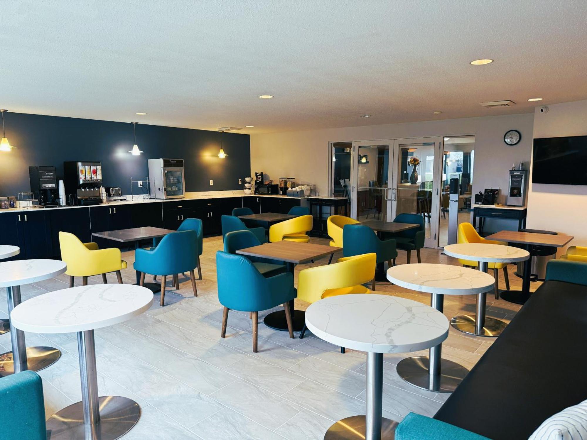 Comfort Inn & Suites Sheboygan I-43 Екстериор снимка