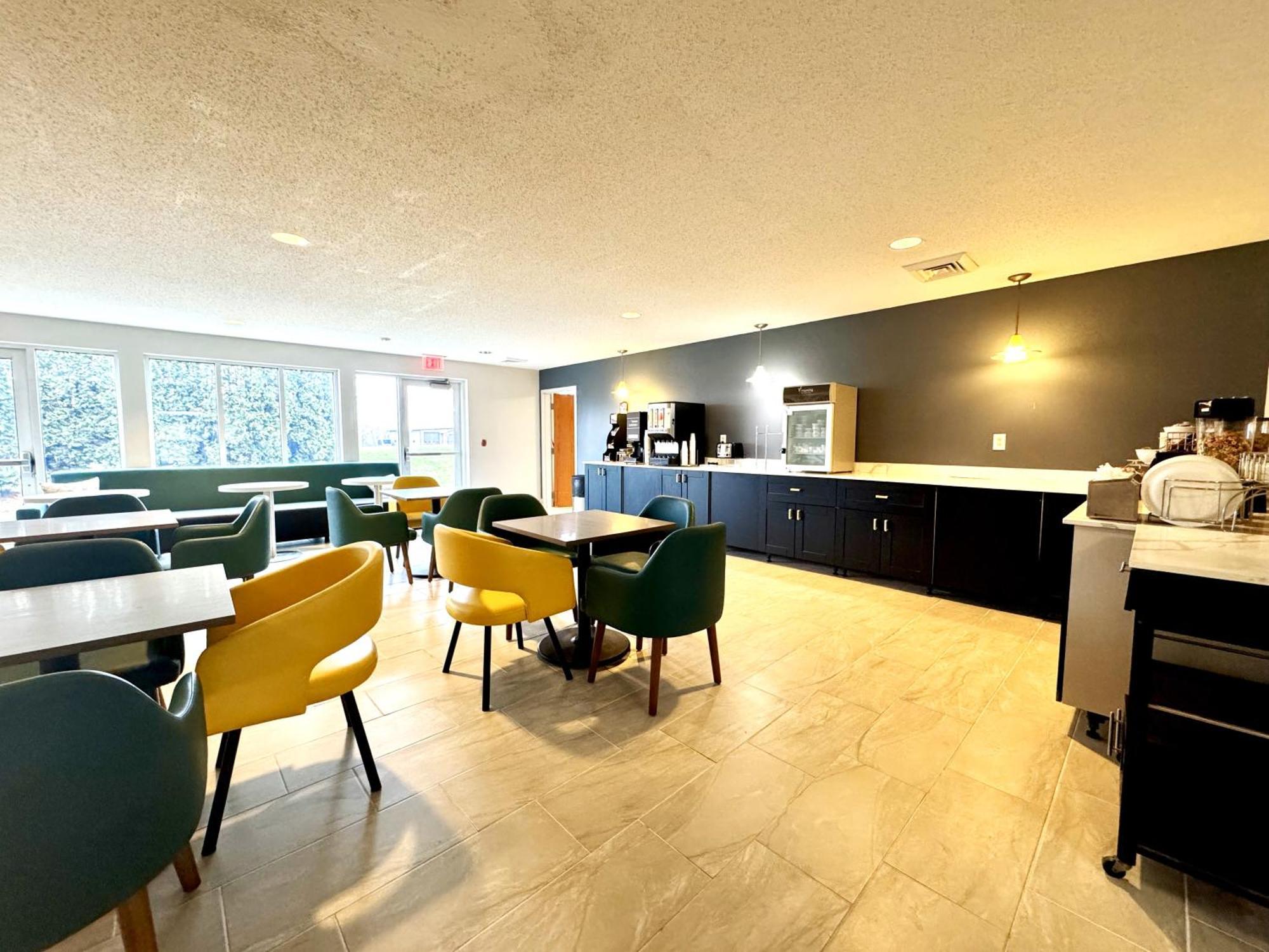 Comfort Inn & Suites Sheboygan I-43 Екстериор снимка