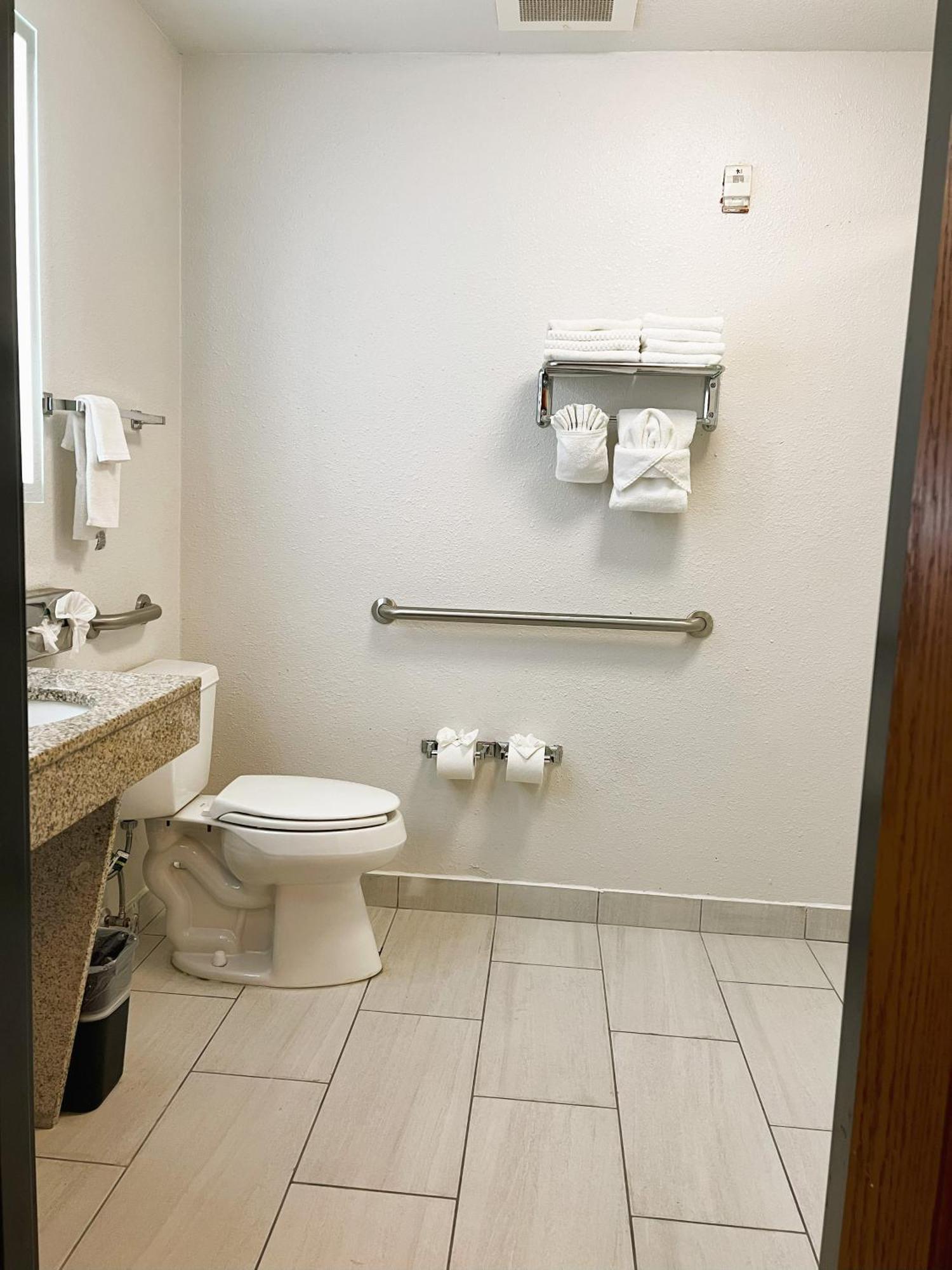 Comfort Inn & Suites Sheboygan I-43 Екстериор снимка