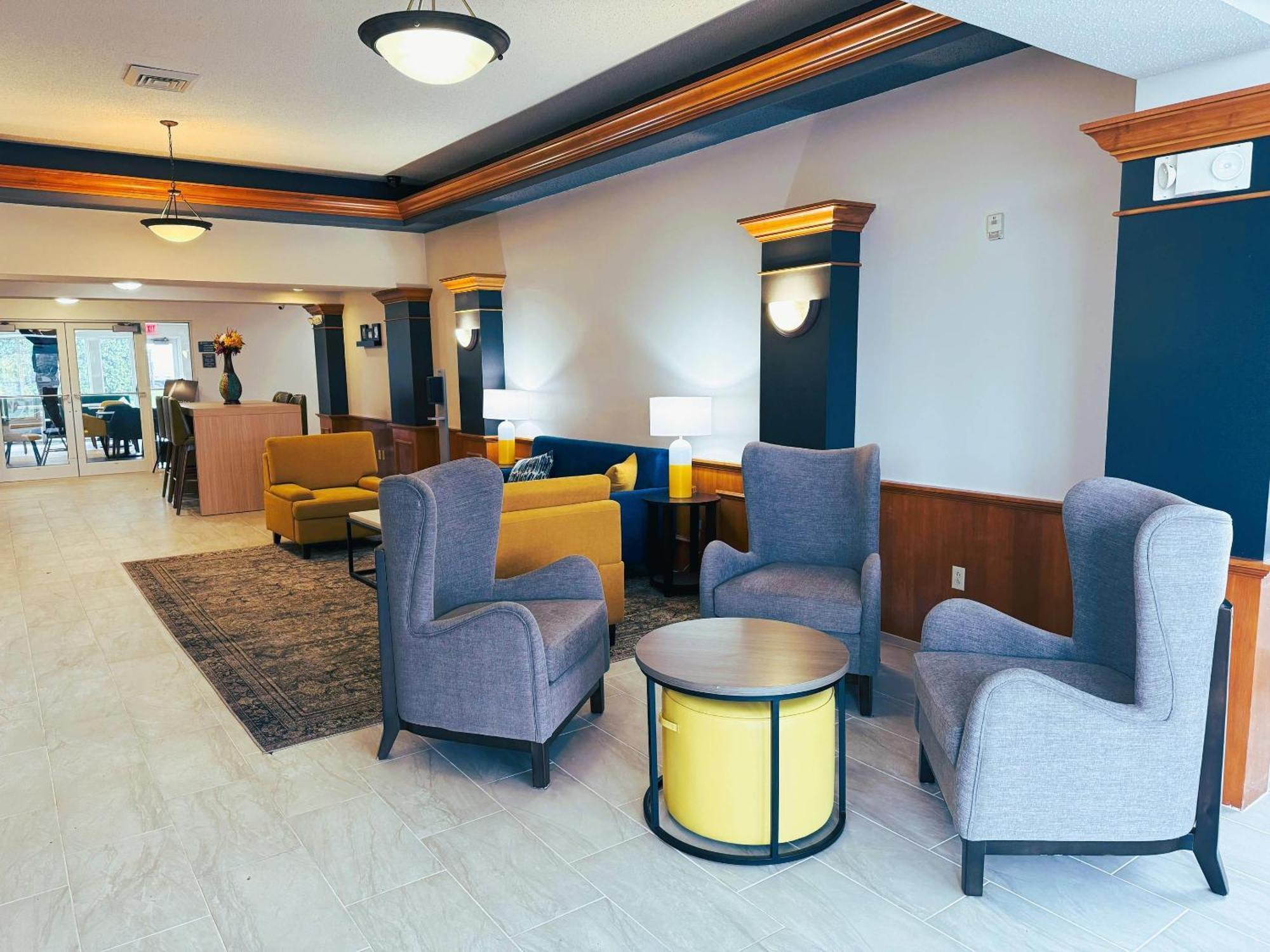 Comfort Inn & Suites Sheboygan I-43 Екстериор снимка