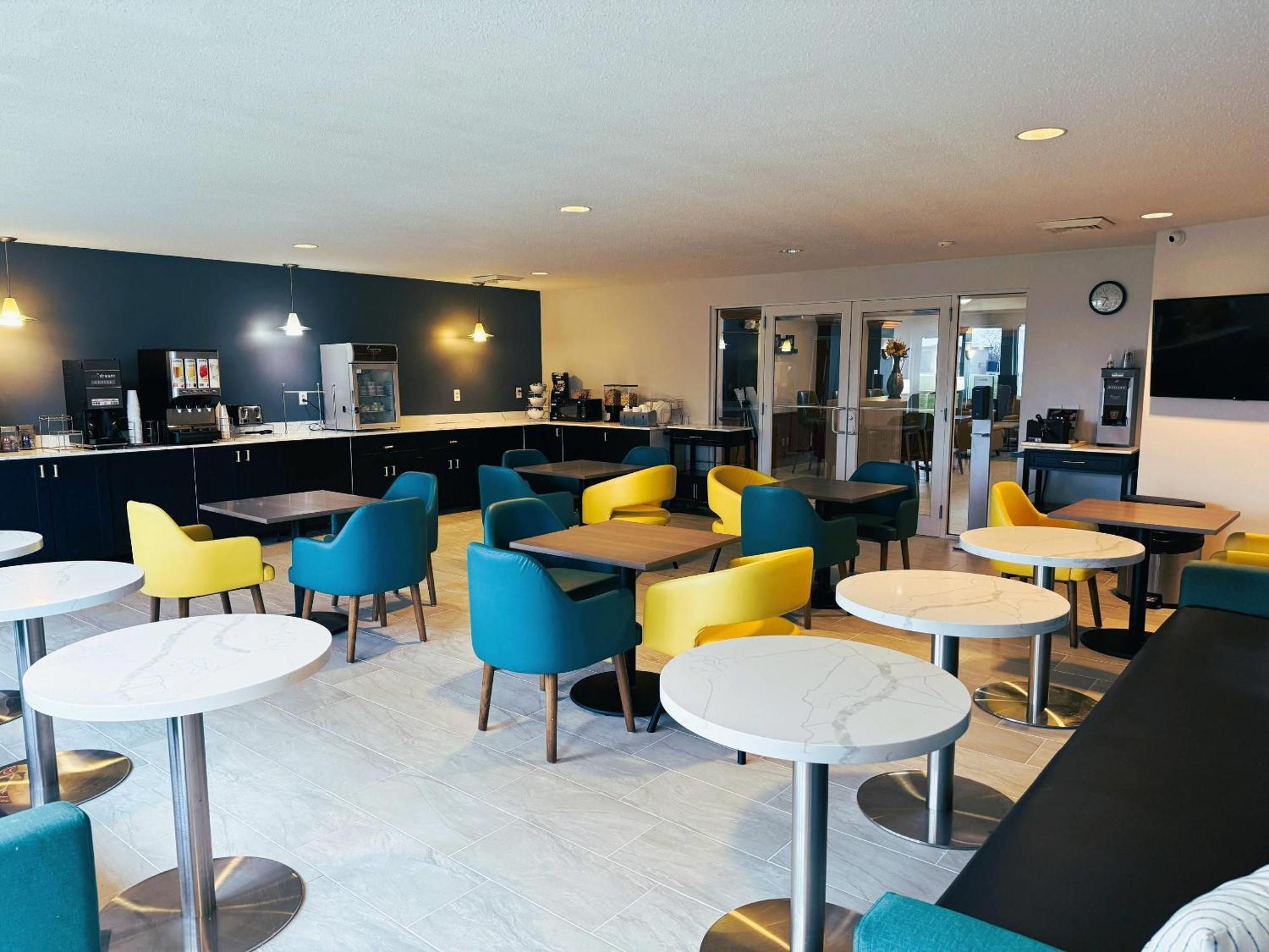 Comfort Inn & Suites Sheboygan I-43 Екстериор снимка