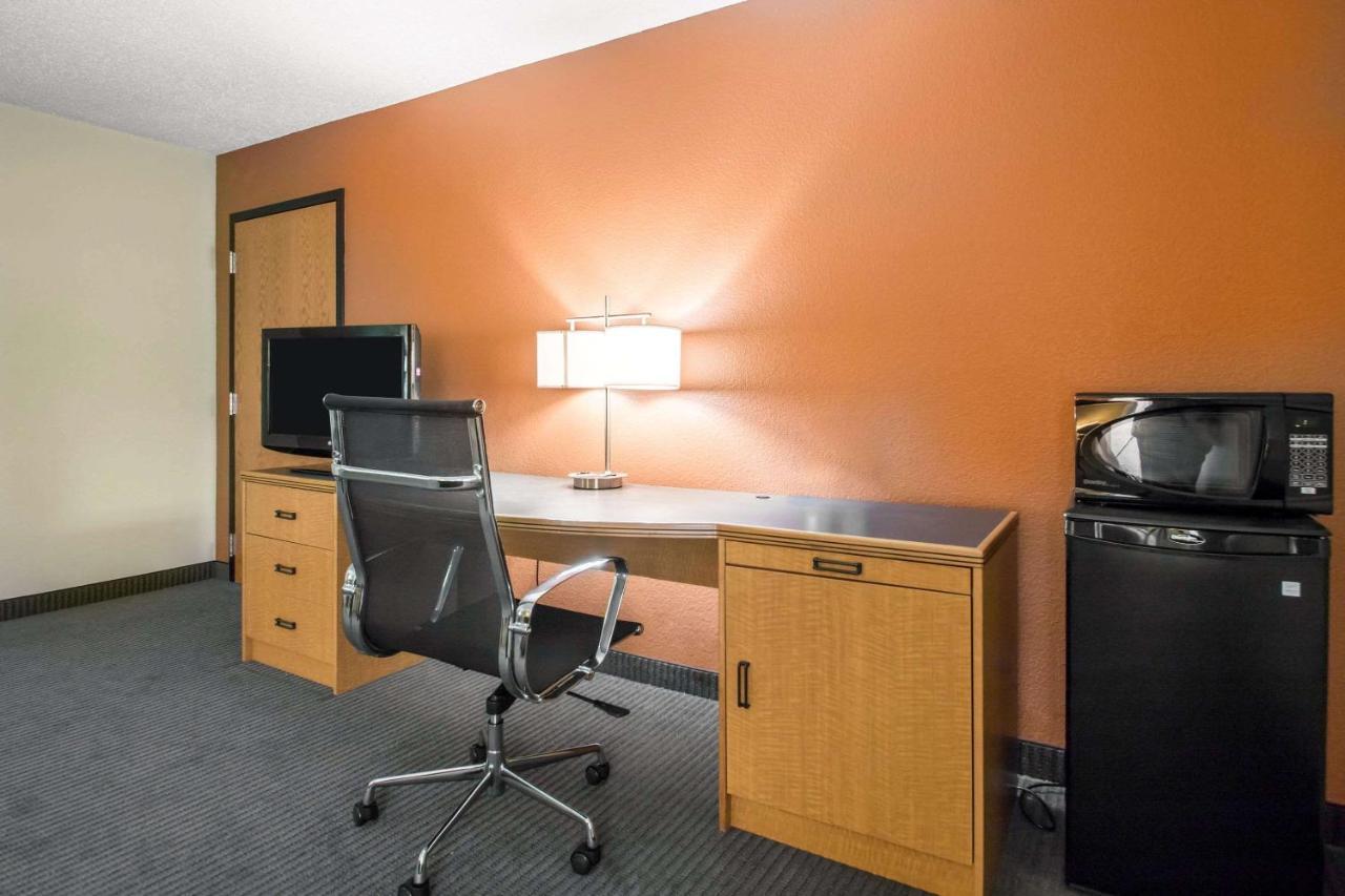 Comfort Inn & Suites Sheboygan I-43 Екстериор снимка
